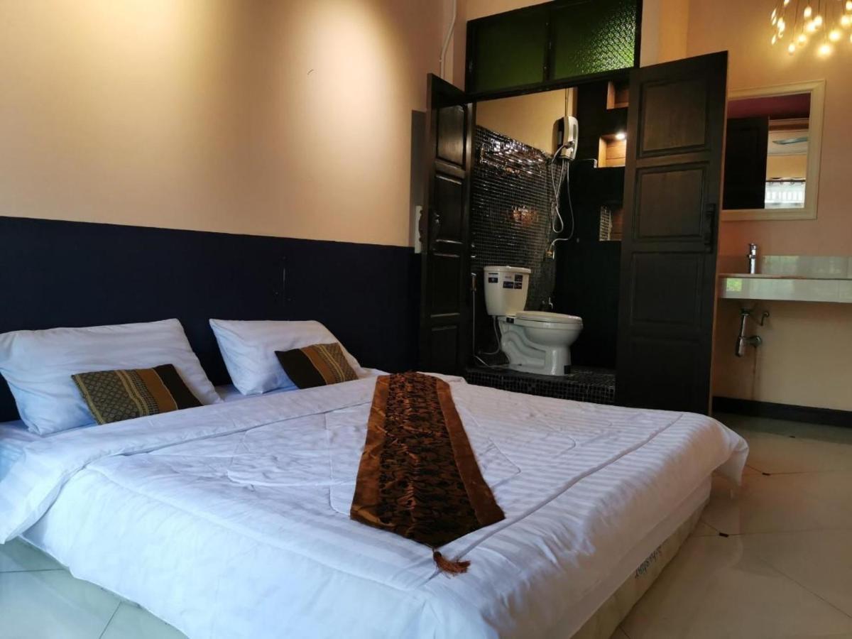 Madera House Chiang Mai Hotel Екстериор снимка