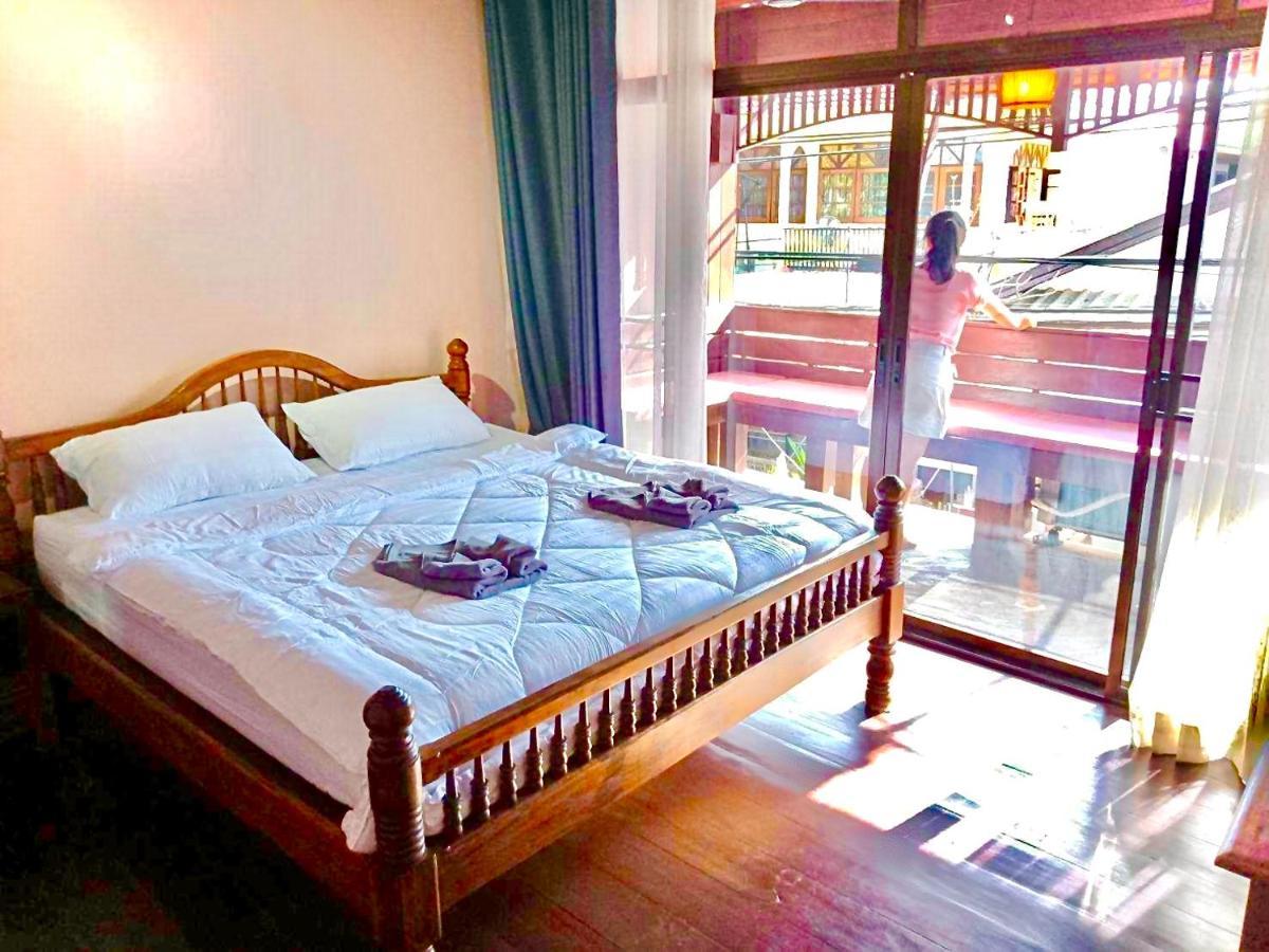 Madera House Chiang Mai Hotel Екстериор снимка