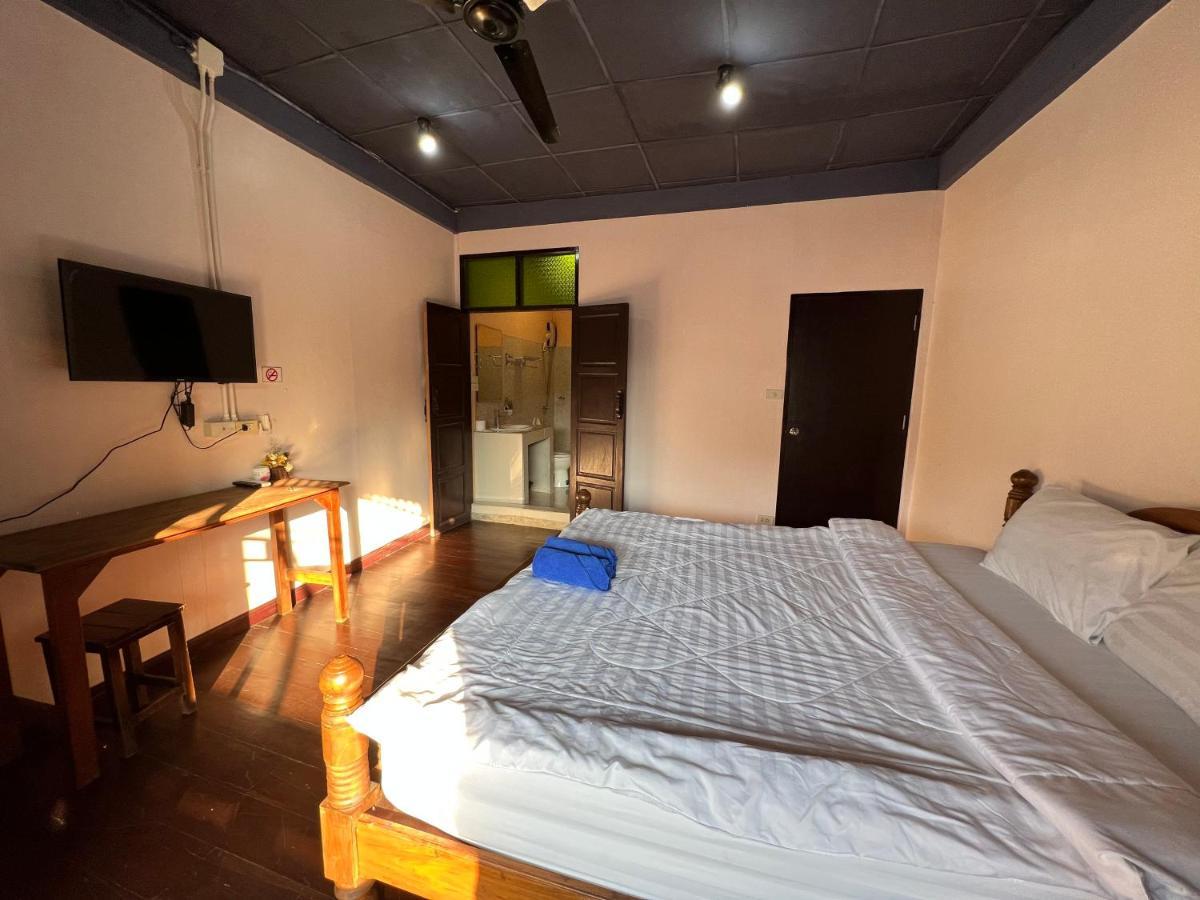 Madera House Chiang Mai Hotel Екстериор снимка