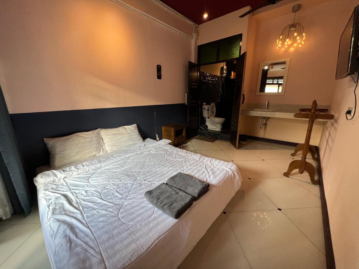 Madera House Chiang Mai Hotel Екстериор снимка